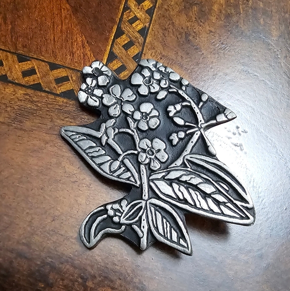 Vintage Pewter Floral Brooch circa 1998 by Urban Fetishes EUC - Picture 2 of 5